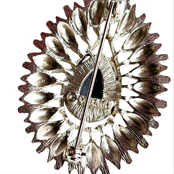 3 Vintage Brooches 2 are Sarah Coventry 1 is JJ - Picture 3 of 6